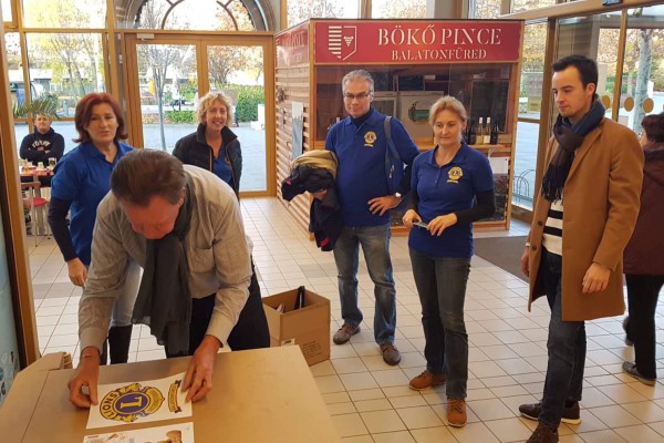 Maci Kórház - újabb gyűjtőládánk a balatonfüredi Vásárcsarnokban